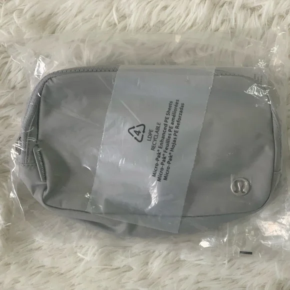 Lululemon Everywhere belt bag 1L, Silver Drop/ White -Discontinued - Picture 7 of 16
